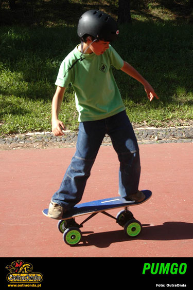 Um skate que oferece a experiência do surf