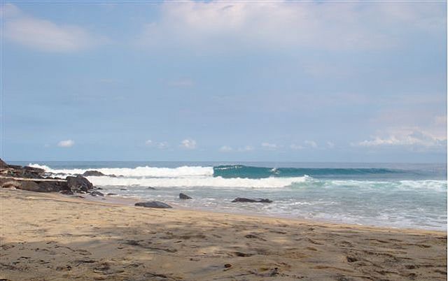 Surfando em Robertsport, na Libéria