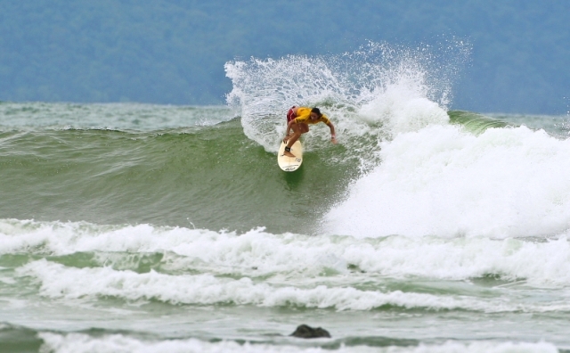 Andrea Lopes é vice-campeã mundial master de surf no Panamá