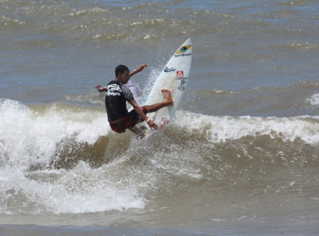 Pena Surf Nordeste no Piauí mantém quarteto invicto