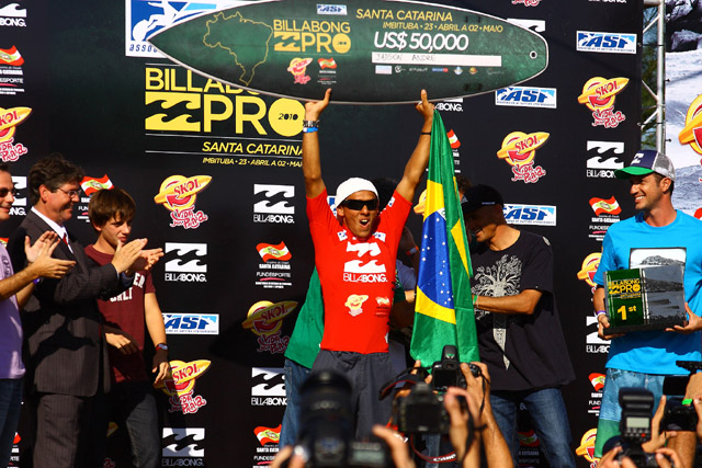 Jadson André bate Kelly Slater na final do Billabong Pro SC