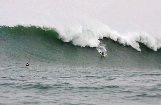 Swell Monstro se Aproxima do Peru e do Chile