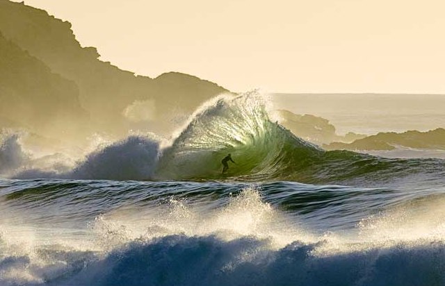 Foto de surf no Chile vence concurso internacional