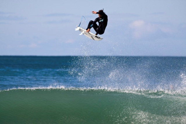 Jordy Smith fecha com a Oakley