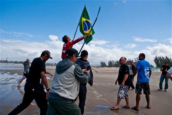 Leco Salazar vence Mundial de Stand Up Paddle no Brasil