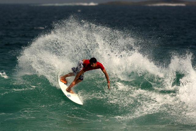 Domingão de Sol e praia cheia dão início ao Circuito PUC SURF 2010