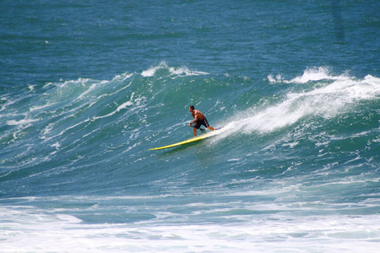 Fabiano Tissot desbrava de SUP a Laje do Balc o Picos Previs o