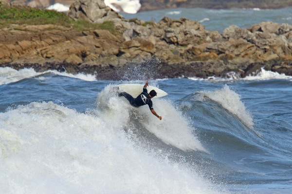 Matheus Toledo busca em casa o título do Maresia Paulista Surf Pro 2010