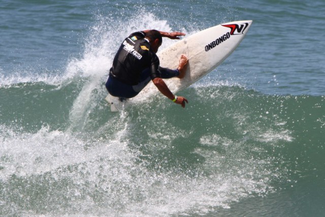 Líder do Brasil Surf Pro 2010 é barrado na estreia na Joaquina