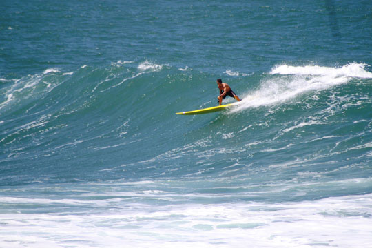 Fabiano Tissot desbrava de SUP a Laje do Balc o Picos Previs o