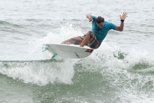 Luel Felipe fatura a 3ª Etapa do Maresias Paulista Pro 2010