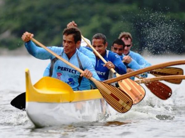 Equipe de Peruíbe rema forte em busca do bicampeonato master na Volta à Ilha deSanto Amaro de Canoa