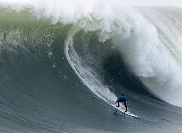 Big Swell no Pacífico deixa surfistas em alerta