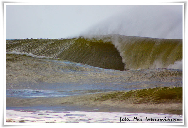 Swell clássico no litoral Baiano