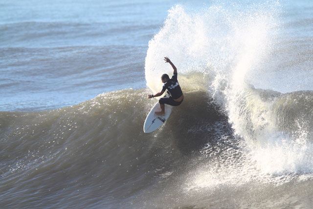 Tomas Hermes faz melhor estreia no SuperSurf 2011