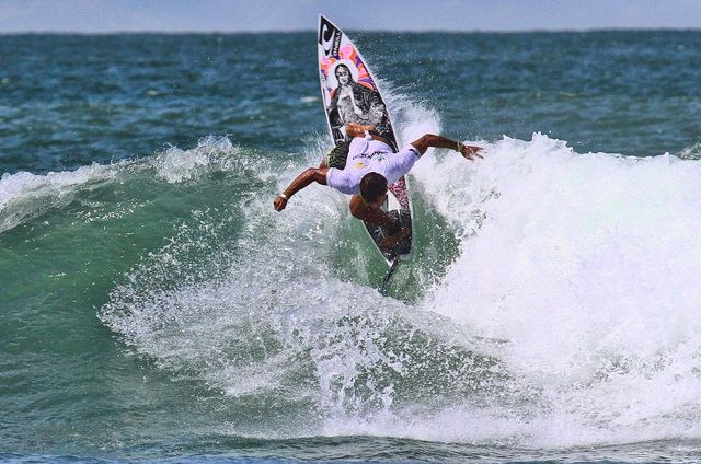 Pré-classificados sofrem na terceira fase do Brasil Surf Pro