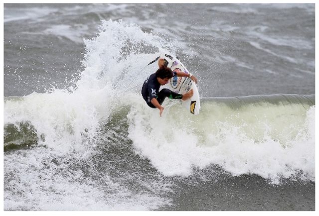 Vitórias de Ian Gouveia e Gabriela Leite no Hurley Jr