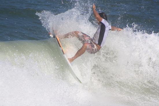 Cyro Sanches vence o Circuito Barravelhense de Surf Amador