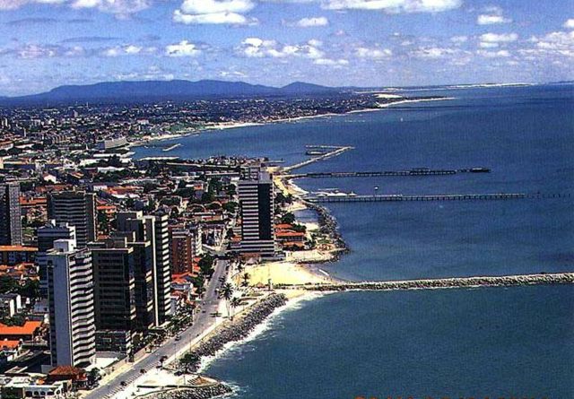 Protesto contra aterro na Praia de Iracema