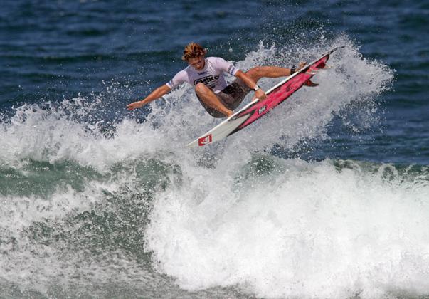 Jessé Mendes ganha o Chiko Pro Junior 2012