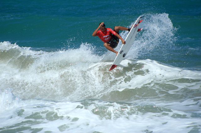 Ceará na liderança do Billabong CBS Brasileiro de Surf em Pernambuco