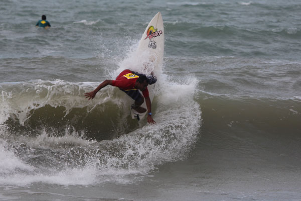 Potiguar Emanuel de Sousa vence a Open e faz a festa na Taíba