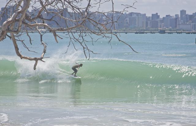 Surf urbano no paraíso proibido