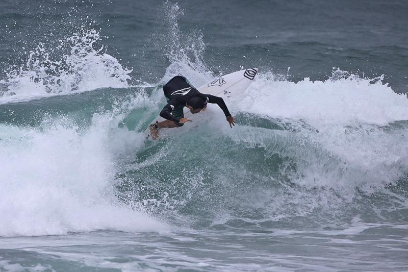 Antônio Eudes e Renato Galvão lideram o Maresia Paulista de Surf Pro 2012