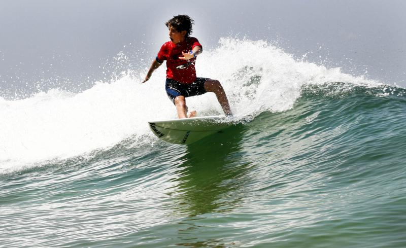 Luca Nolasco é campeão antecipado no Oakley WQSurf Estadual Sub 14