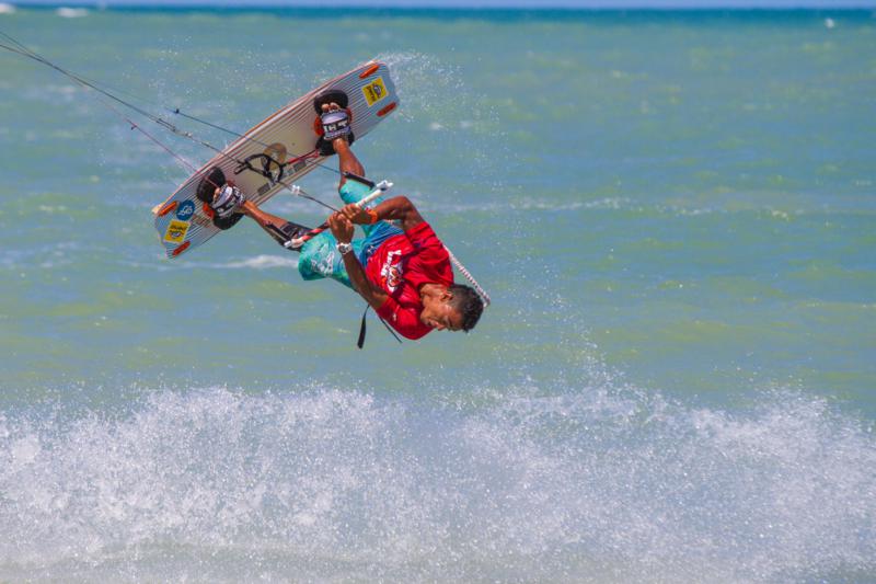 Bicampeão Brasileiro Eudázio da Silva busca título mundial de Kitesurf