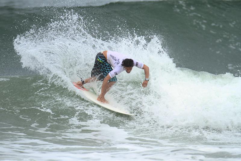 Joca Junior e Saulo Lyra faturam o Brasil Surf Master Ubatuba 2012