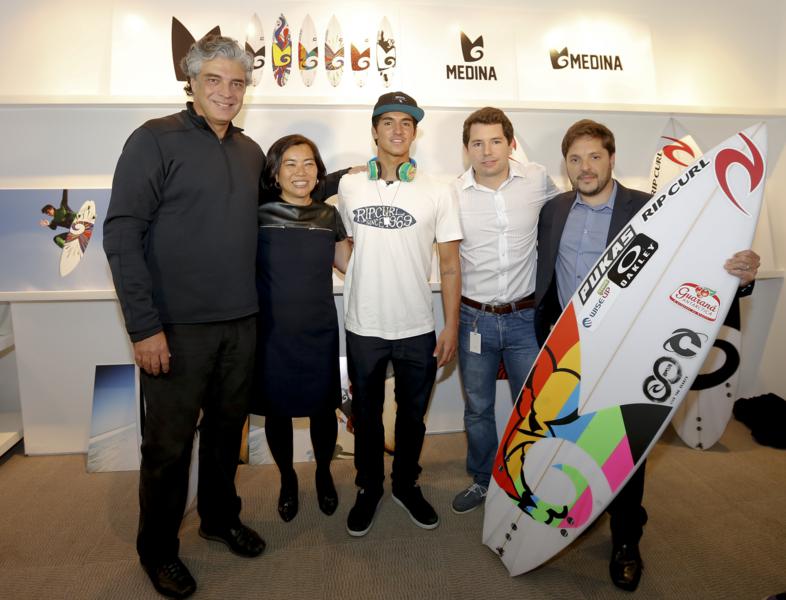 Logomarca de Gabriel Medina é apresentada por IMX e Marcello Serpa