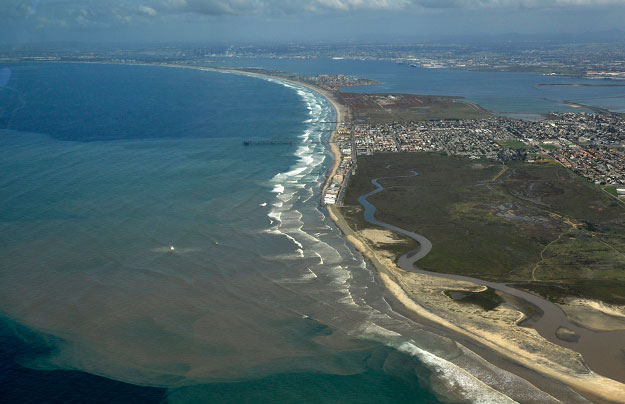 Cercado de água salgada: por que é tão difícil náufrago sobreviver no mar -  20/06/2023 - UOL TILT