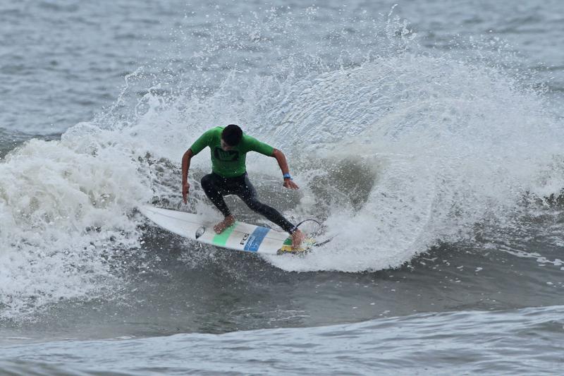 Gabriel André garante vitória em casa no Hang Loose Surf Attack