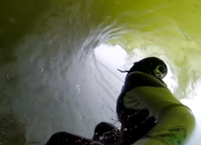 Tubos na Baía do Esqueleto com Hugues Oyarzabal