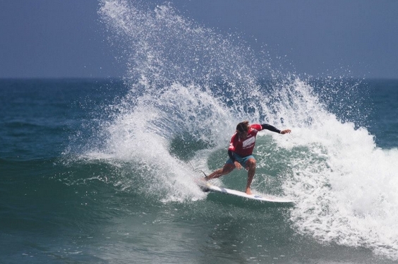 Dillon Perillo recebe wildcard para o Moche Rip Curl Pro Portugal