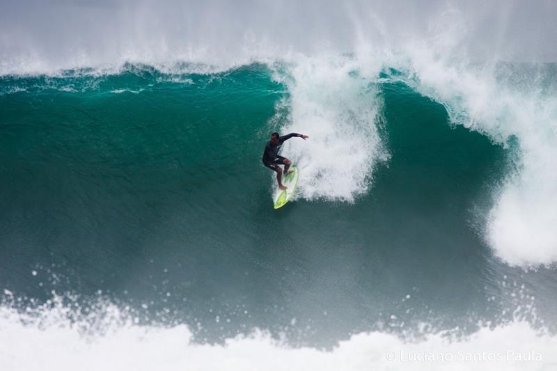 Marcos Monteiro e o swell fantasma em Saquarema