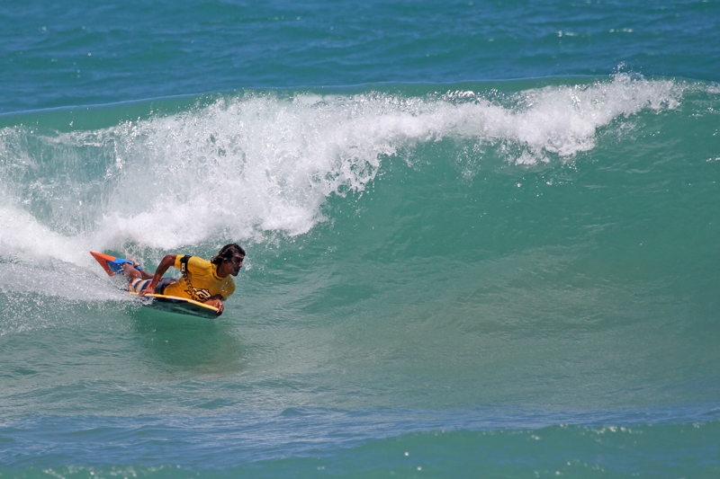 Fabio Rodrigues comanda a festa no PENA Bodyboard Ceará 2013