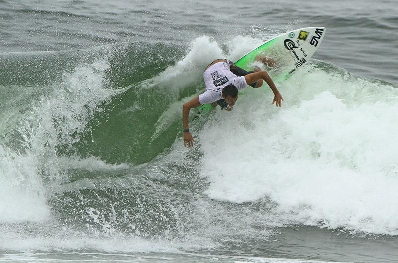 Jihad Kohdr vence etapa final do estadual de surfe profissional na Prainha
