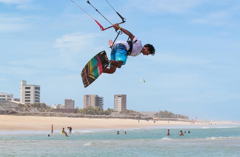 Campeões de kitesurf Freestyle disputam título do cearense no II Festival Internacional dos Ventos