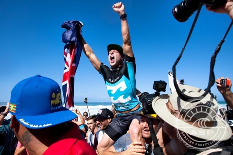 Mick Fanning é tricampeão mundial profissional de surf