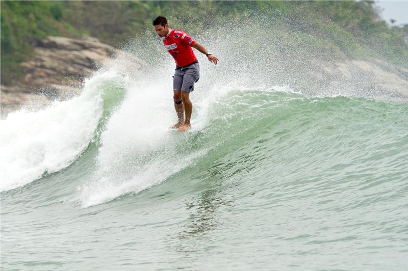 Peruano Piccolo Clemente fala sobre seu título mundial de Longboard