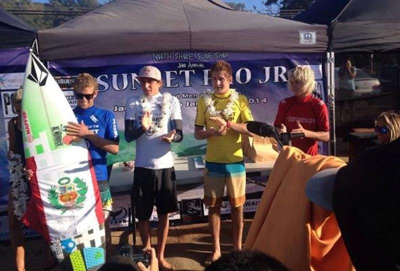 Peruano Miguel Tudela é vice-campeão em Sunset Beach com altas ondas