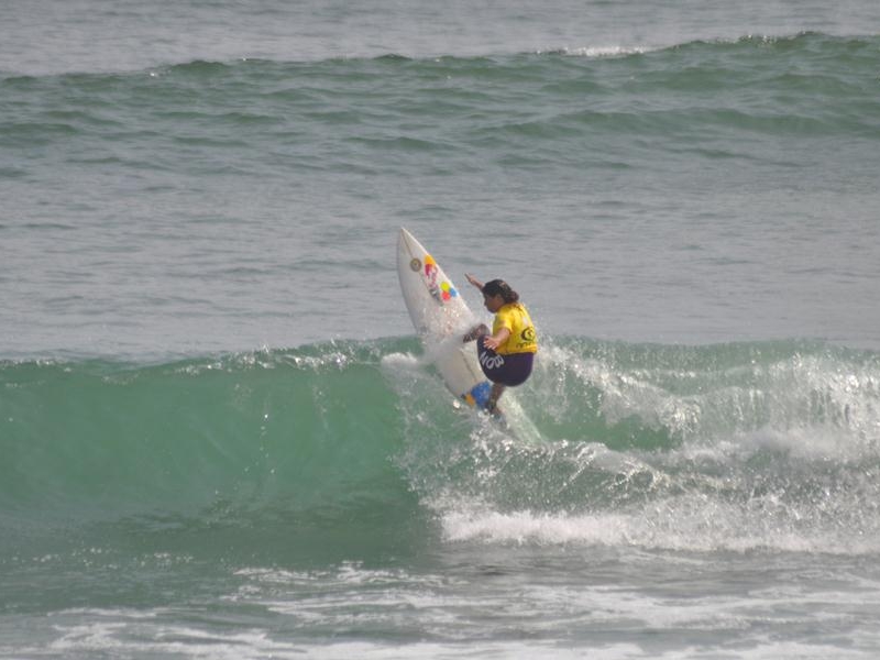 Sofia Mulanovich vence final peruana no 4-Star Rip Curl Girls Pro no Peru