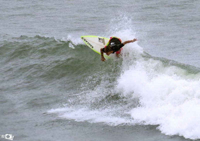 Matheus Dutra leva a 2ª etapa do Circuito Santista Surf Treino 2014