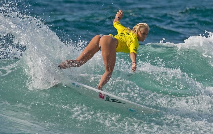 Brasileira Criada No Hawaii Competirá no WCT Rio