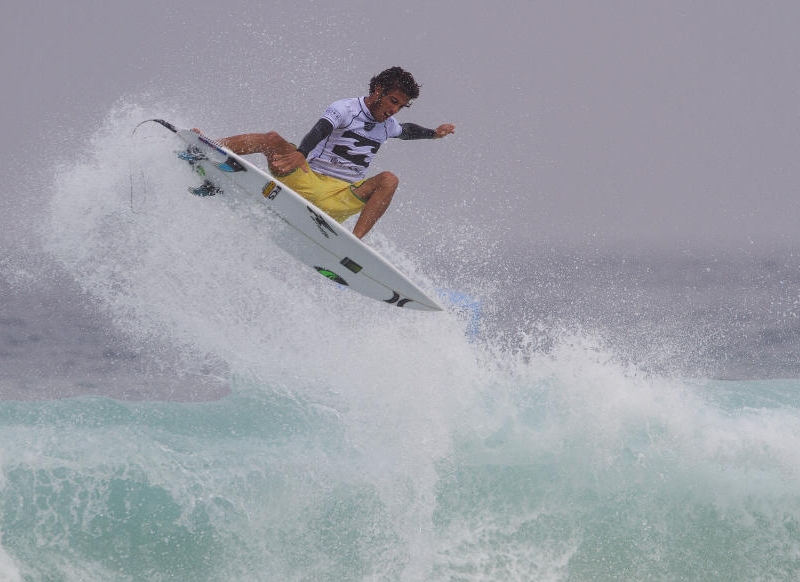 Filipe Toledo estreia com todos os recordes do Billabong Rio Pro