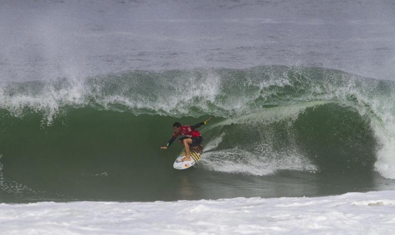 Adriano de Souza é o Brasil no último dia do Billabong Rio Pro no Postinho