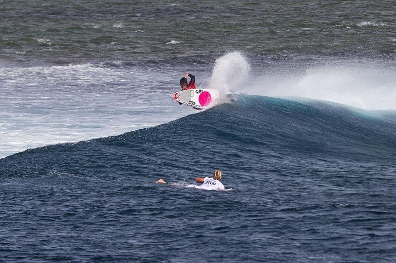 Mineirinho e Medina estreiam com vitórias no Fiji Pro