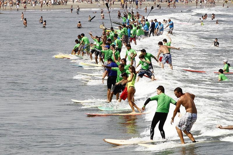 Surfistas tentarão novo recorde mundial nas ondas de Santos